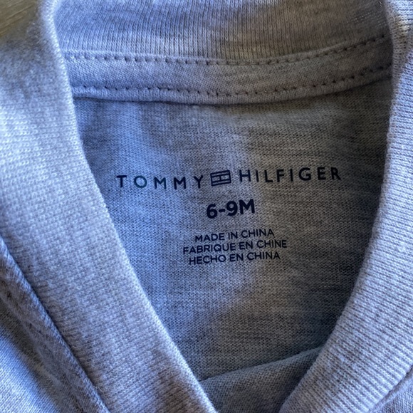 Tommy Hilfiger 2 piece boys size 6-9 mos. NWT! Short sleeve tee & red shorts - Picture 4 of 16